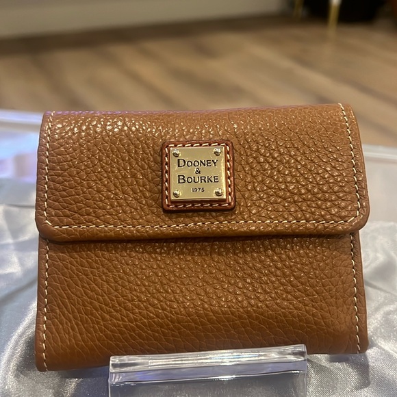 Dooney & Bourke Handbags - Dooney and Bourke wallet
